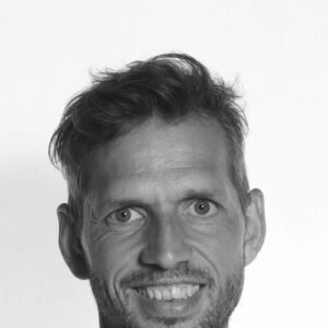 Daniel Hansen (DH)