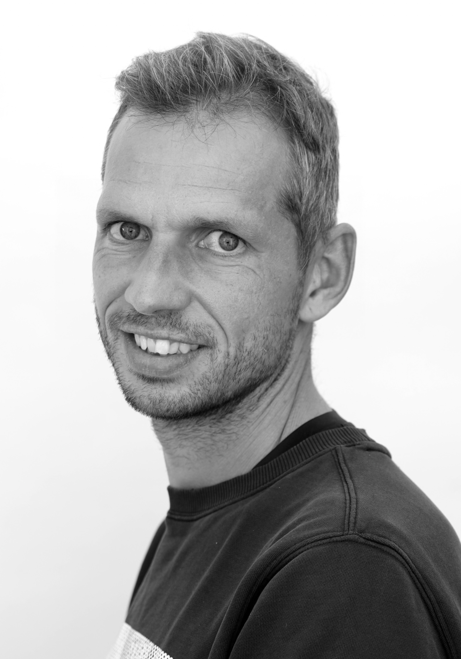 Daniel Hansen (DH)