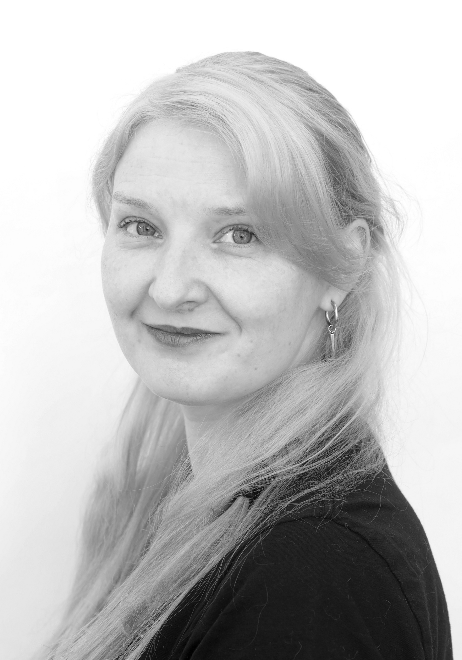 Theresa Møller Nielsen (TN)